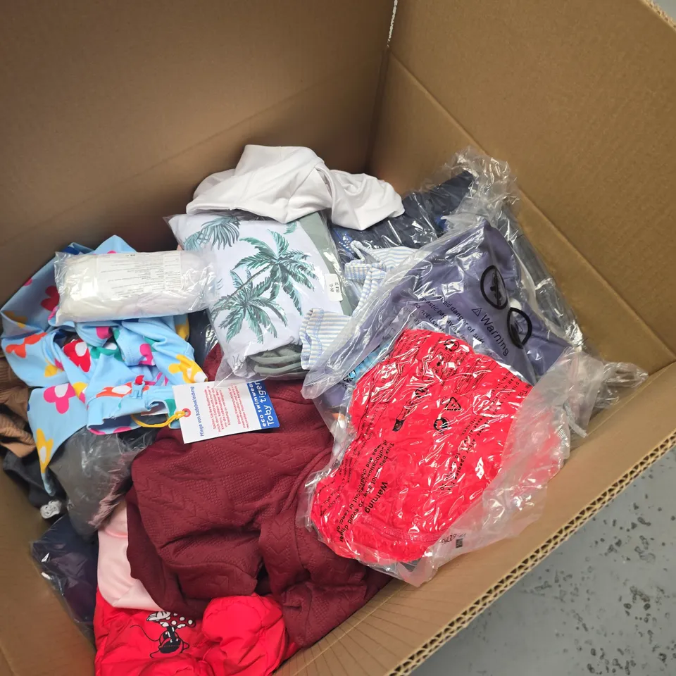 BOX OF APPROXIMATELY 30 ASSORTED CHILDRENS CLOTHING ITEMS TO INCLUDE M&S, F&F ETC