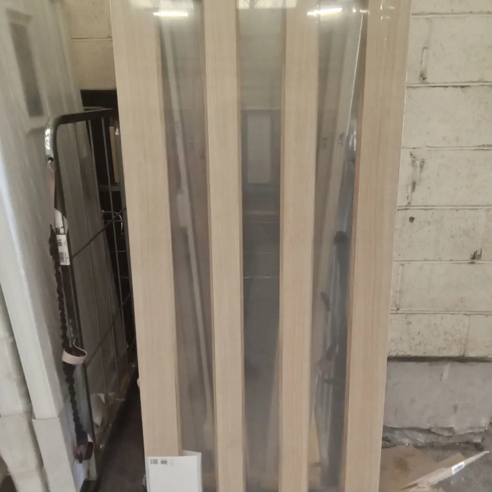 GEOM VERTICAL 3 PANEL OAK VENEER GLAZED INTERNAL DOOR 1981×762×35MM