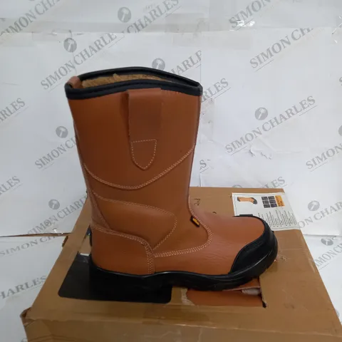 BOXED PAIR OF SITE SIZE 7 SAFETY BOOTS