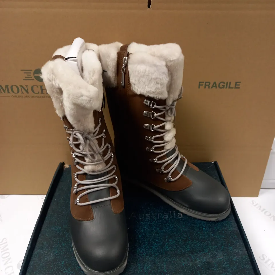 EMU ORICA HIGH LACE BOOTS OAK - SIZE 7