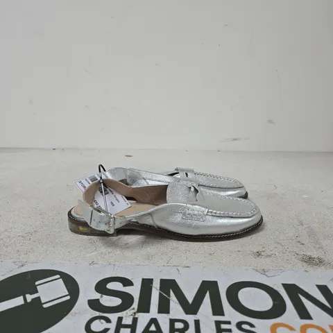 RUTH LANGFORD WOMEN'S SILVER METALLIC LEATHER SLINGBACK SANDALS – (EU 40)