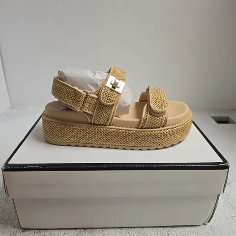 STEVE MADDEN BEIGE WOVEN PLATFORM SANDALS – UK 4 