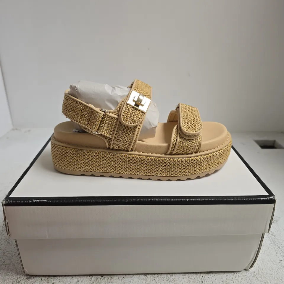 STEVE MADDEN BEIGE WOVEN PLATFORM SANDALS – UK 4 