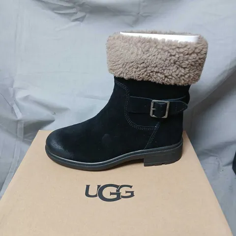 UGG HARRISON CUFF BOOTS - BLACK WITH TAN SHEARLING, UK 4