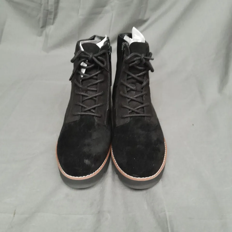 VIONIC LADIES BLACK SUEDE LACE UP BOOTS SIZE 5.5
