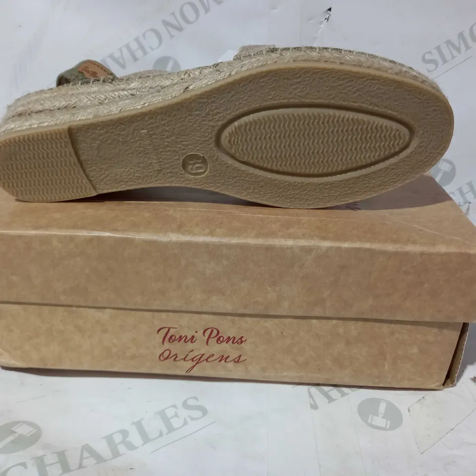 BOXED PAIR OF TONI PONS SLINGBACK SHOES IN KHAKI UK SIZE 3