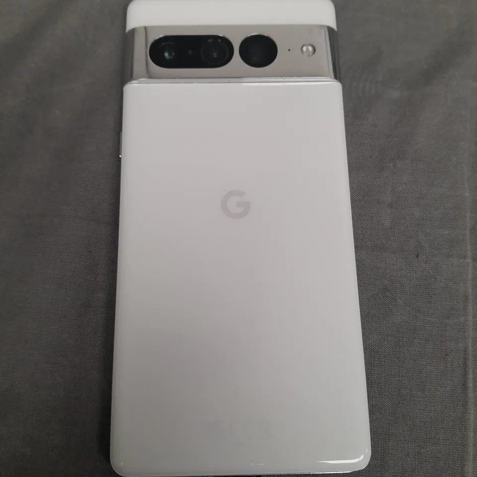 GOOGLE PIXEL 7 PRO IN WHITE 