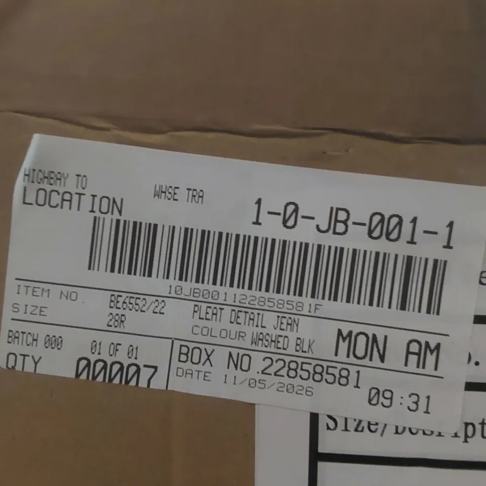BOX CONTAINING APPROXIMATELY 7x BRAND NEW SIMPLY BE WASHED BLACK PLEAT DETAIL JEANS - SIZE 28R