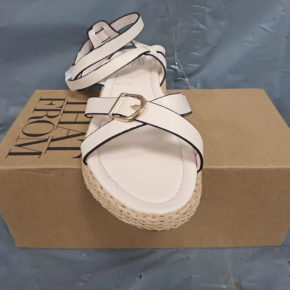 BOXED PAIR OF WHERE'S THAT FROM OPEN TOE FLAT STRAPPY SANDALS IN CREAM SIZE UK 5