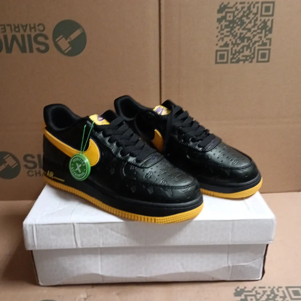NIKE AIR FORCE 1 LOW RETRO QS KB – BLACK/YELLOW, US 7.5 (UK 6.5)