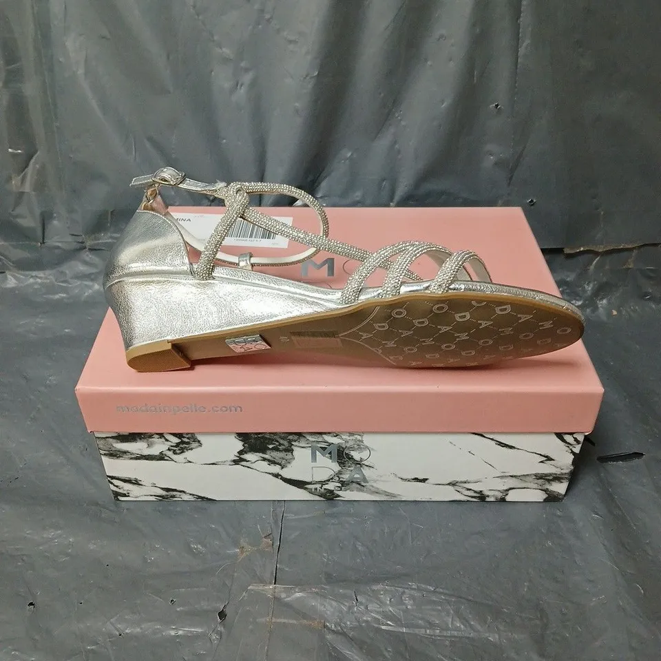 BOXED PAIR OF MODA IN PELLE YAZMINA METALLIC ASSYMETRIC GLITZ DEMI WEDGE SHOE IN SILVER SIZE 6