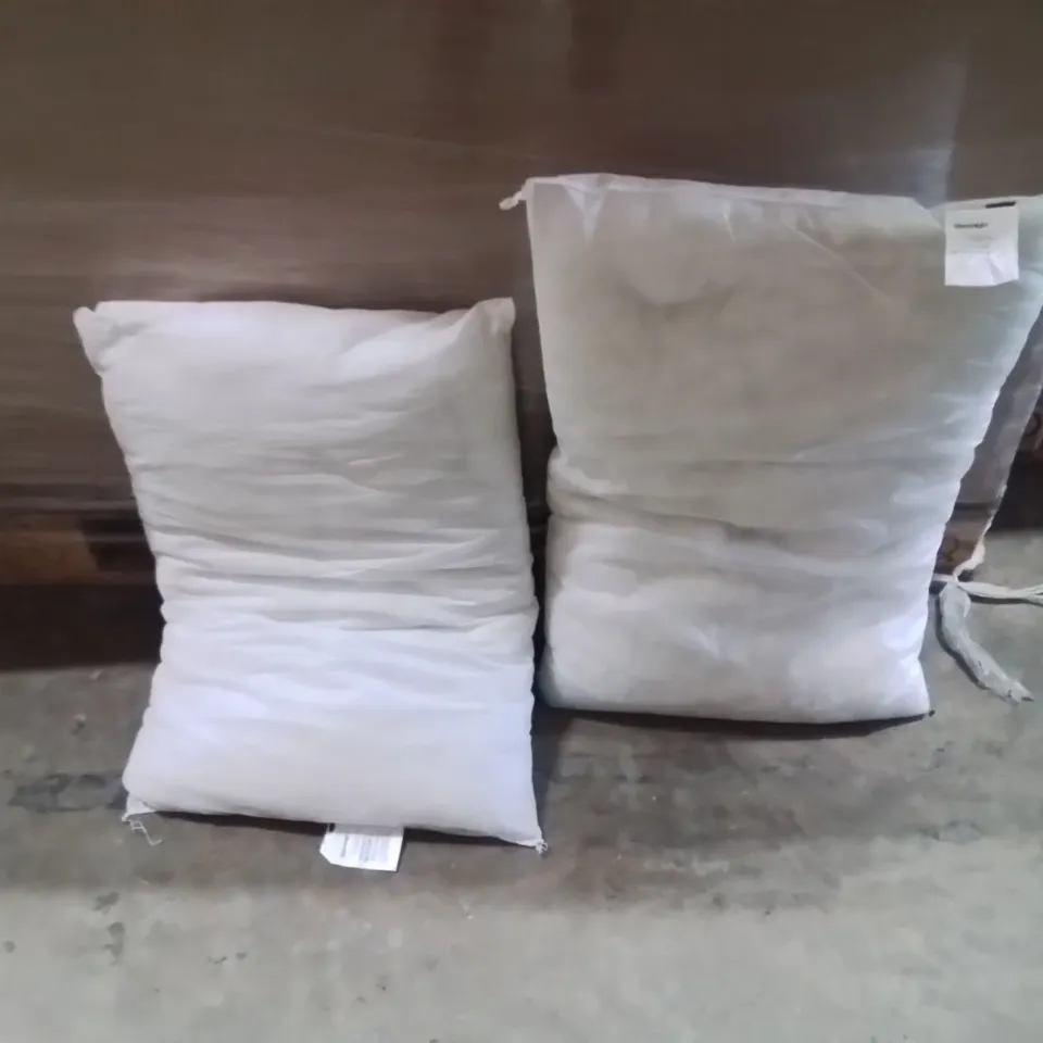 PALLET CONTAINING A LARGE QUANTITY OF PILLOWS 