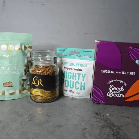 APPROXIMATELY 15 ASSORTED FOOD ITEMS TO INCLUDE - JOYPOUCH APPLE PIE CLUSTERS , SEED AND BEAN , MIGHTY POUCH ETC