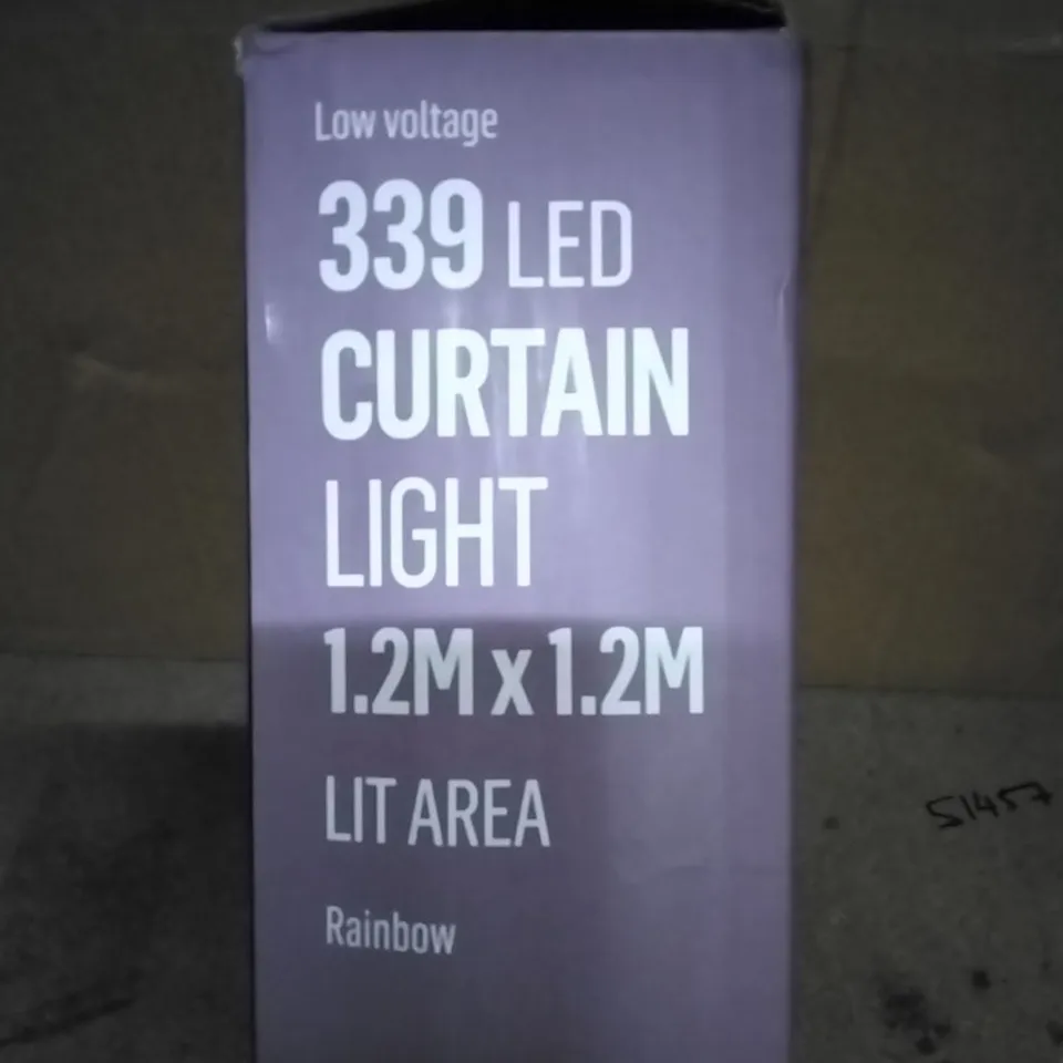 BOXED 1.2X1.2M SNOWFLAKE CURTAIN LIGHT