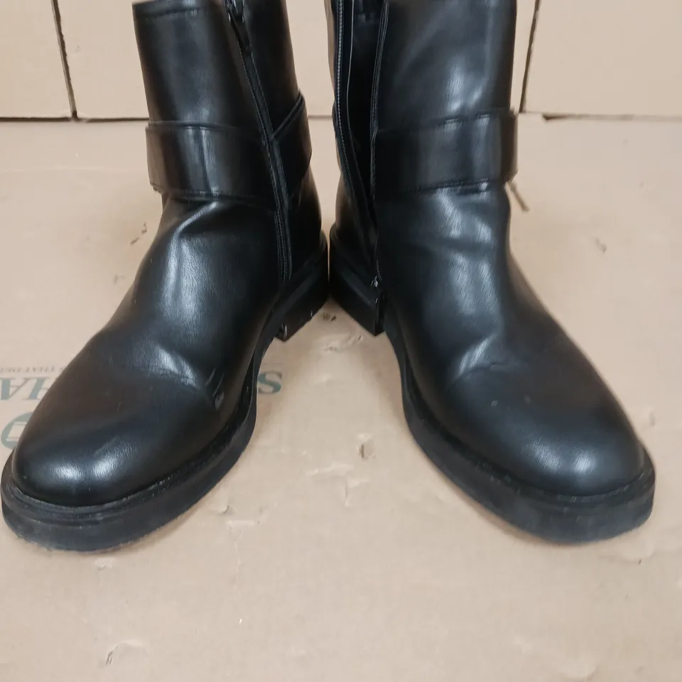 V BY VERY FLAT BIKER ANKLE BOOTS BLACK SIZE 5