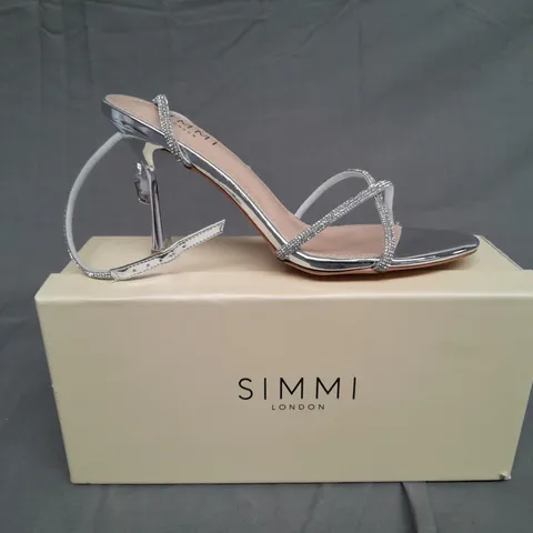 BOXED PAIR OF SIMMI LONDON YETA HEELS IN SILVER JEWELLED SIZE UK 6