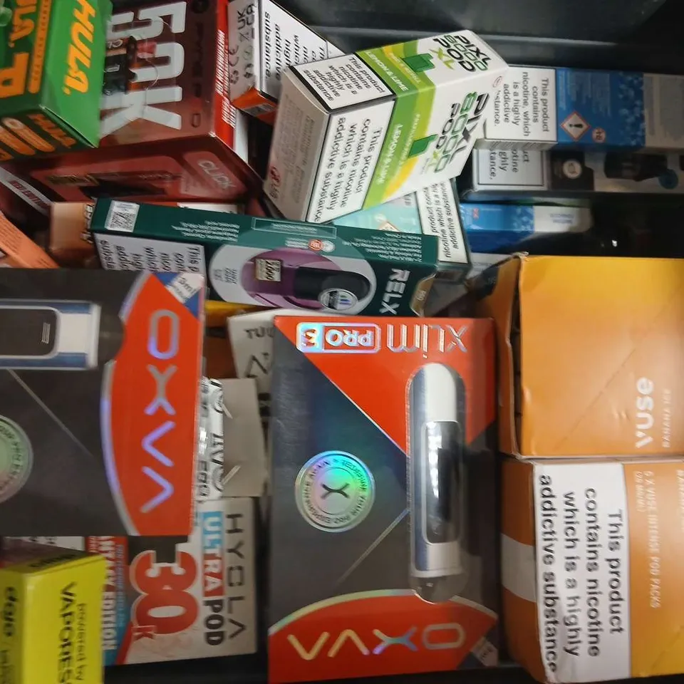 APPROXIAMTELY 20 ASSORTED VAPING PRODUCTS TO INCLUDE OXVA, LOST MARY, ETC - COLLECTION ONLY