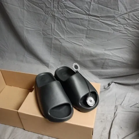 ADIDAS YEEZY SLIDE β BLACK, UK 8