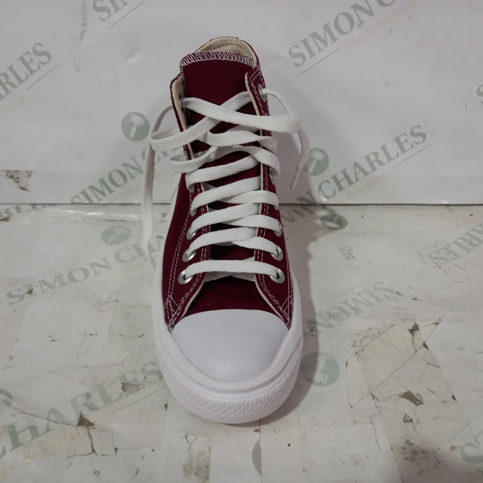 BOXED PAIR OF CONERSE ALL STAR CANVAS SHOES IN RED UK SIZE 3