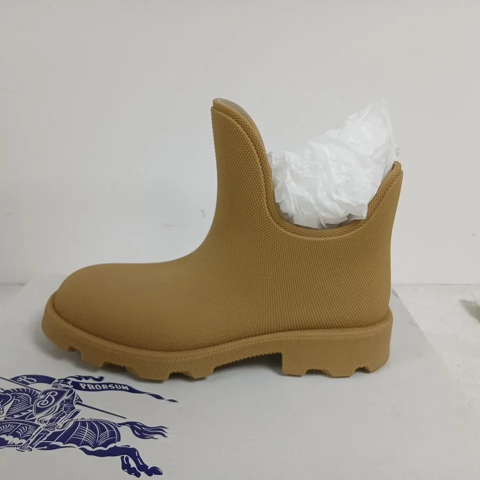 BURBERRY MANILLA CHELSEA BOOT – TAN, UK 11 (EU 45)