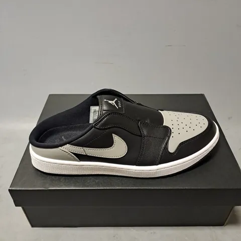 BOXED PAIR OF NIKE AIR JORDAN MULES IN BLACK/MEDIUM GREY SIZE 9