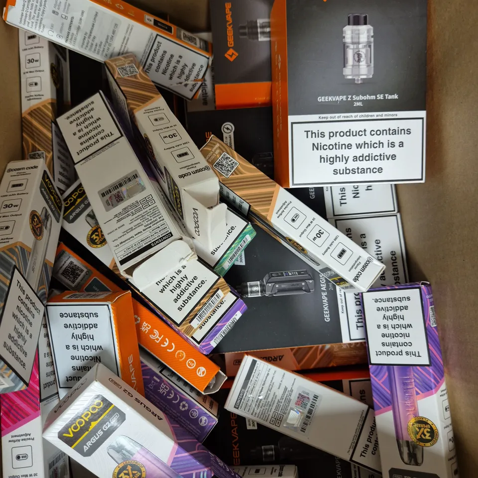APPROXIMATELY 20 ASSORTED E-CIGARETTE PRODUCTS TO INCLUDE - VOOPOO, GEEK VAPE, SONDER ETC 