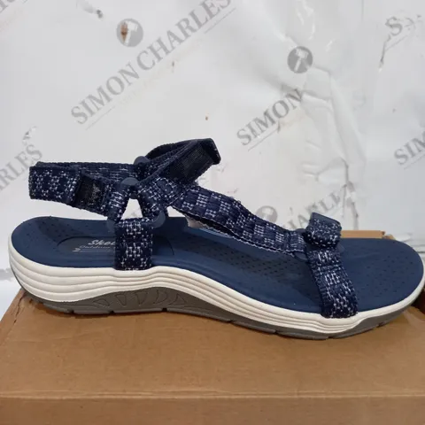 SKECHERS ARCH COMFORT NAVY SANDALS - SIZE UNSPECIFIED