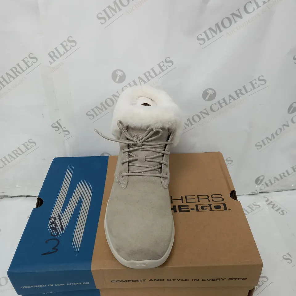 BOXED PAIR OF SKECHERS GO WALK SHOES IN TAUPE SIZE 5.5