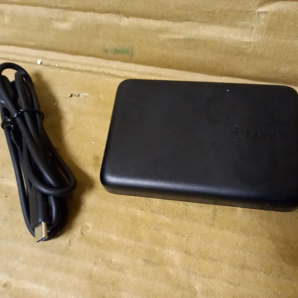 BELKIN MAGNETIC WIRELESS POWERBANK 2500MAH