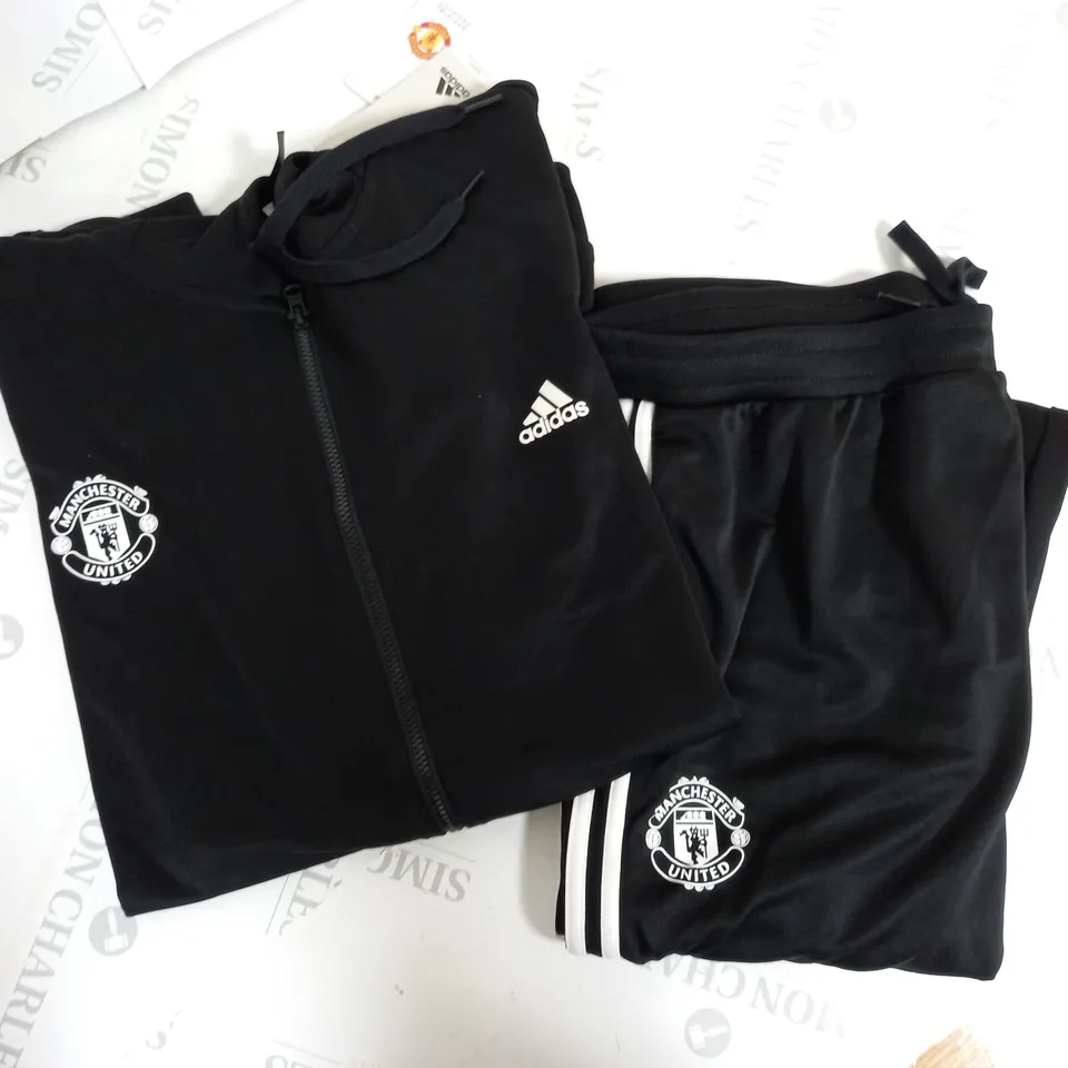 ADIDAS MANCHESTER UNITED FOOTBALL CLUB 3-STRIPES TRACKSUIT IN BLACK/WHITE - 2XL 
