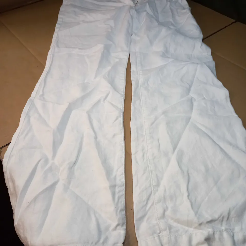 FRENCH CONNECTION WHITE LINEN STYLE TROUSERS - SIZE 14