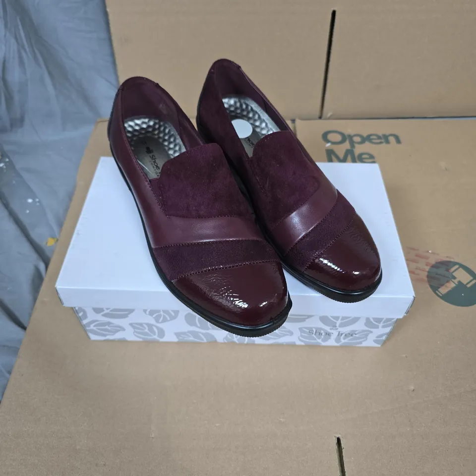 SHOE TREE NERISSA BURGUNDY LEATHER & SUEDE LOAFERS – UK 6