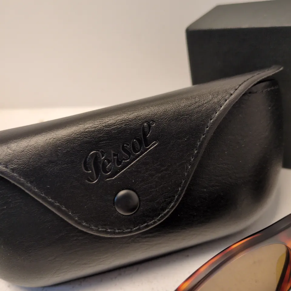 PERSOL SUNGLASSES – TORTOISESHELL FRAME WITH CASE