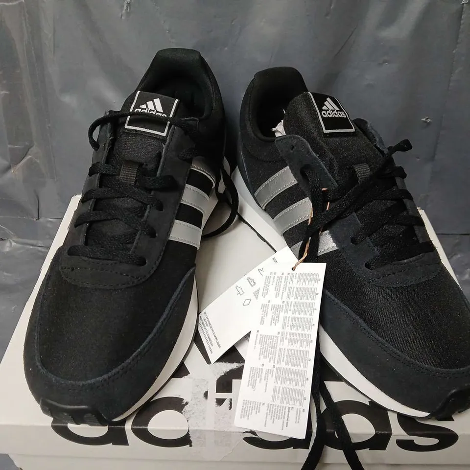 BOXED ADIDAS WOMENS RUN 60S 3.0 TRAINERS IN BLACK/WHITE - SIZE 7