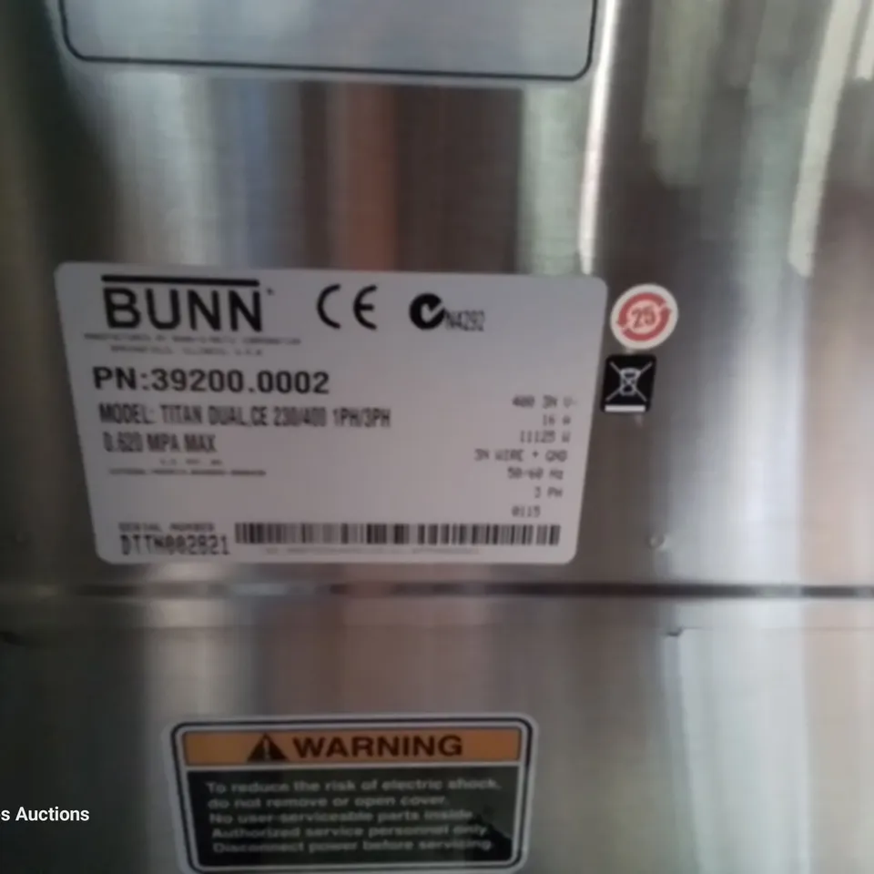 BUNN DUAL TITAN COMMERCIAL COFFEE BREWER WITH TWIN URNS