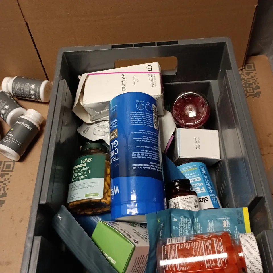 TOTE OF APPROXIMATELY 15 ASSORTED VITAMINS AND DIETARY SUPPLEMENTS TO INCLUDE: 500ML PARACETAMOL LIQUID 250MG/5ML