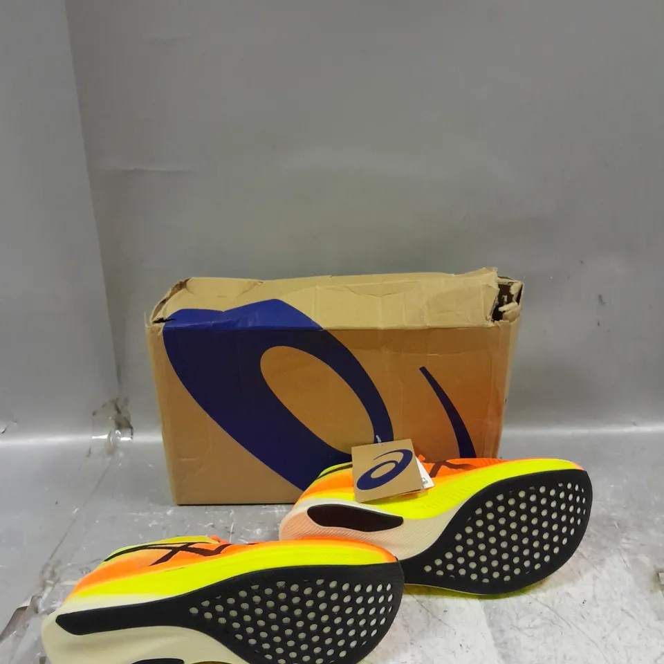 BOXED PAIR OF OASICS METASPEED SKY WOMENS SHOCKING ORANGE UK 5.5