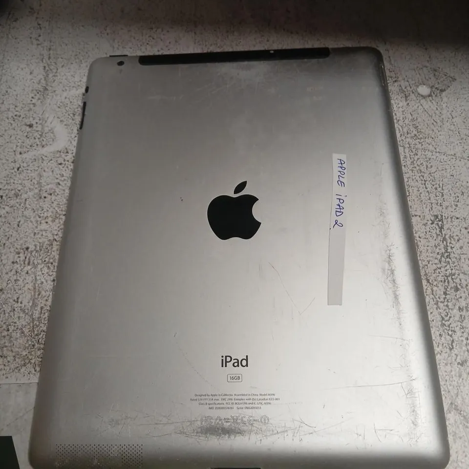 APPLE IPAD 2 16GB – SILVER (CRACKED SCREEN) 