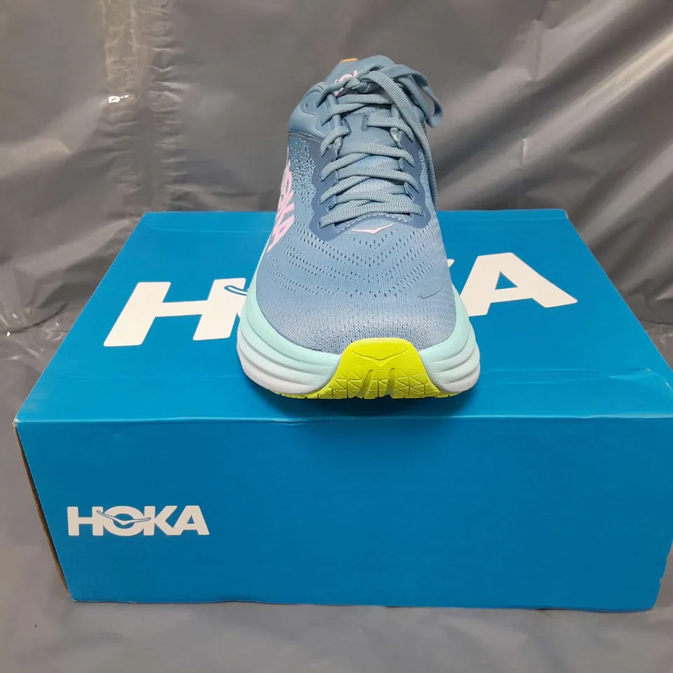 BOXED PAIR OF HOKA BONDI 8 WOMEN'S RUNNING SHOES IN BLUE/PINK/MULTI UK SIZE 9