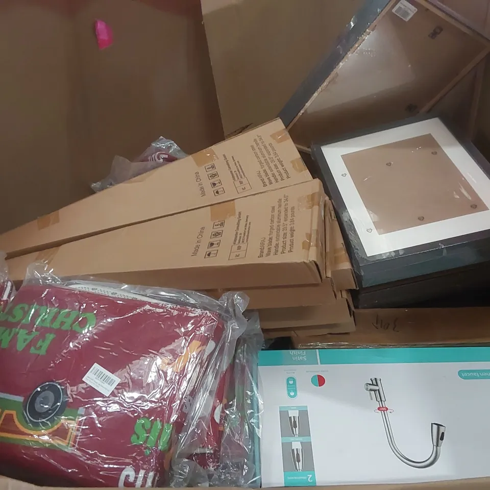 PALLET OF ASSORTED ITEMS INCLUDING: EXTENDABLE KITCHEN FAUCETS, GARDENING SHEERS,  CHRISTMAS DOOR MATS, A3 PICTURE FRAMES, BEE KEEPER SUIT ECT