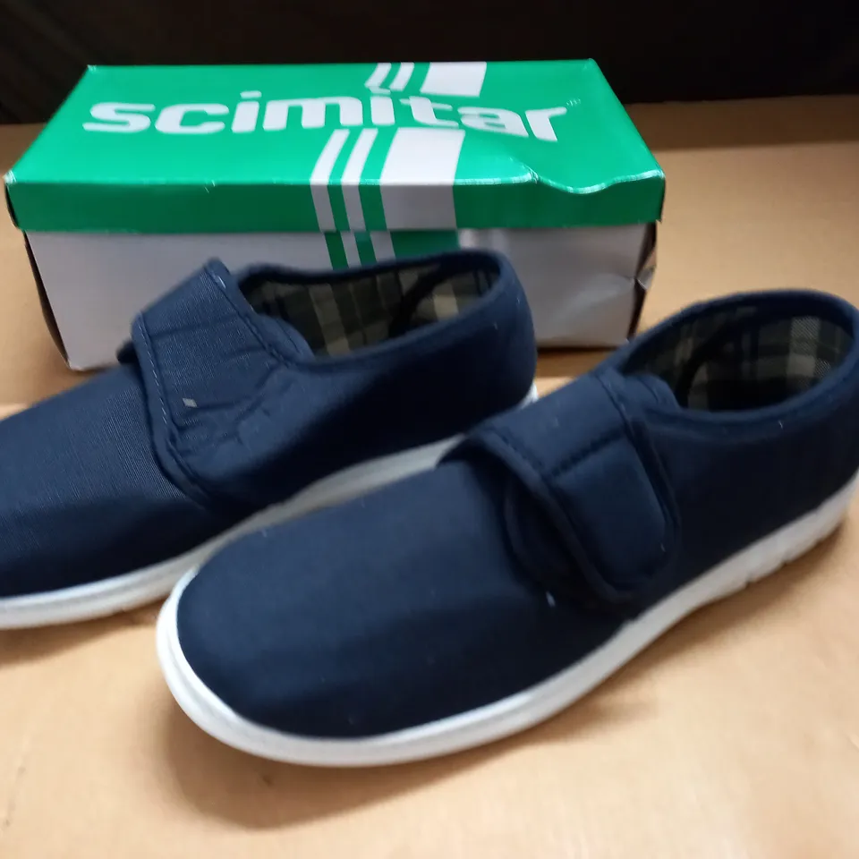 BOXED PAIR OF SCIMITAR TWIN GUSSET CASUAL - 10