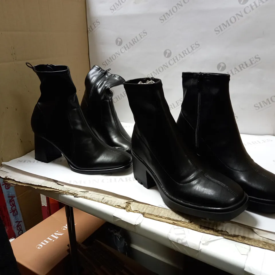LOT OF 2 BLACK BOOTS SIZES 8-9
