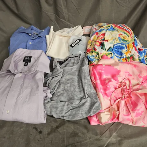 BOX OF APPROXIMATELY 20 ASSORTED CLOTHING ITEMS TO INCLUDE - DRESS SHIRTS - DRESSES - SKIRT - ETC