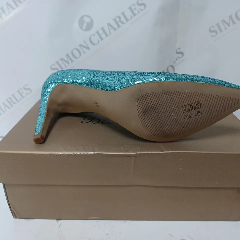 PAIR OF FIND. SLIP-ON HIGH HEELED SHOES IN TURQUOISE SIZE 4