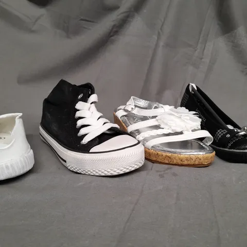 BOX OF APPROX 30 ASSORTED KIDS SHOES IN VARIOUS SIZES & COLOURS