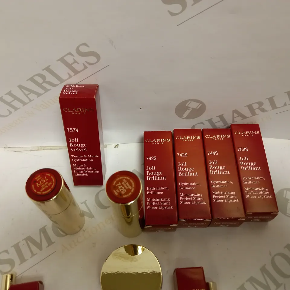 LOT OF APPROX 9 TO INCLUDE CLARINS IRIDESCENT EYESHADOW , CLARINS MOISTURIZING SHEER LIPSTICK , ETC