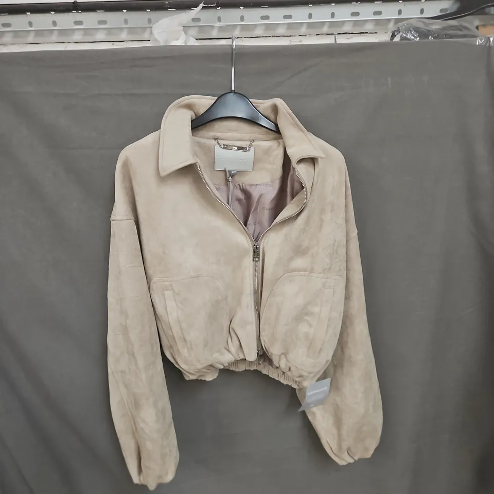 CERNUCCI CROPPED SUEDE BOMBER JACKET – BEIGE, UK 6 (XS)