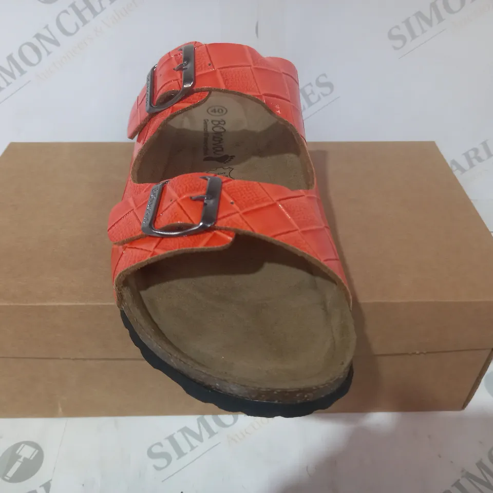 BOXED PAIR OF BONOVA OPEN TOE SANDALS IN ORANGE SIZE 7