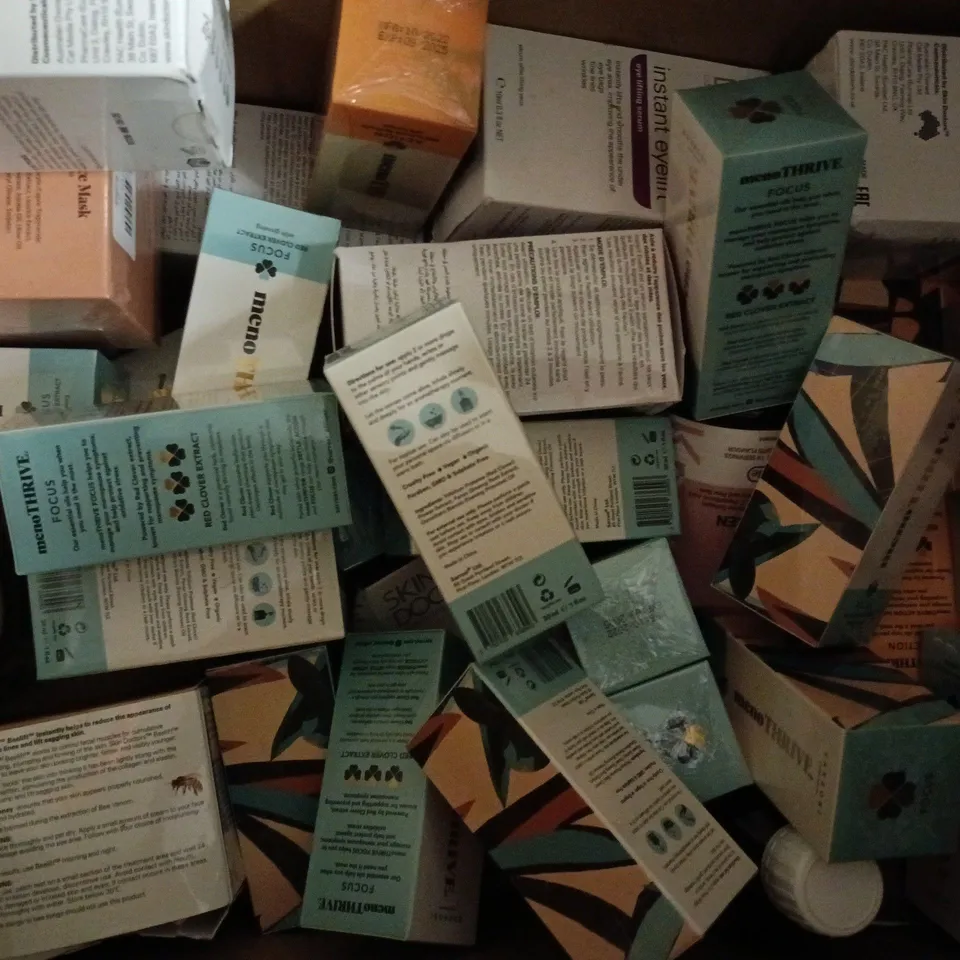 BOX OF APPROXIMATELY ASSORTED HEALTH & BEAUTY PRODUCTS TO INCLUDE KUMKUMADI FACE MASK, GINSENG ESSENTIAL OIL, ETC - COLLECTION ONLY