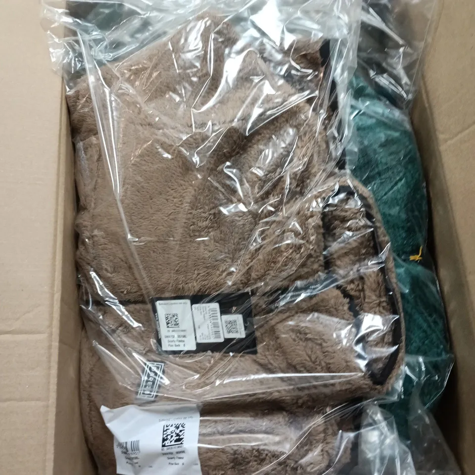BOX OF APPROXIMATELY 14 BRAND NEW ASSORTED REGATTA CLOTHING ITEMS IN VARIOUS STYLES , COLOURS AND SIZES INCLUDING YANNTA COAT AND BEAMZ COAT
